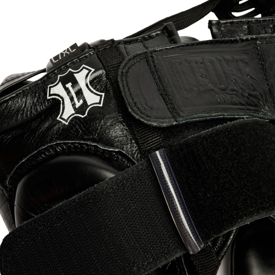 Casco de pomulos profesional Leone 1947 "The Greatest" CS443 negro