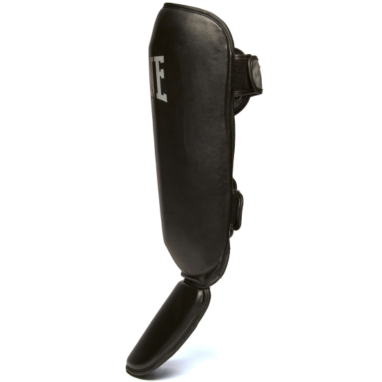 Espinilleras Leone 1947 "Smart" Color negro PT135